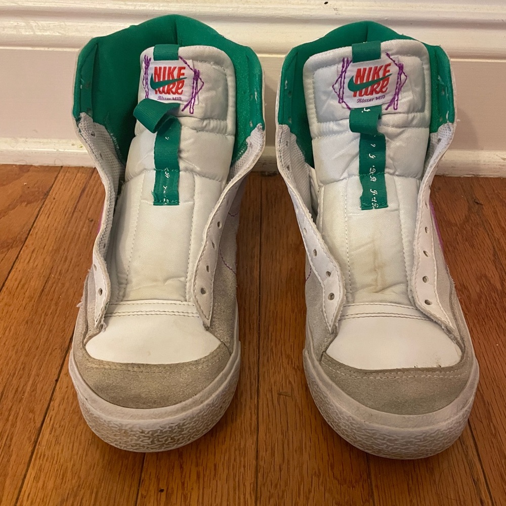 Girl Nike